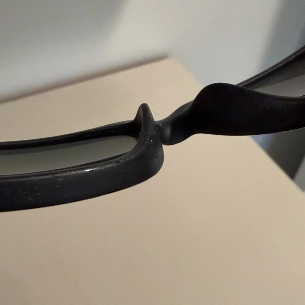 Ray BanSunglasses with Blue Mirrored Lenses - Picture 7 of 9
